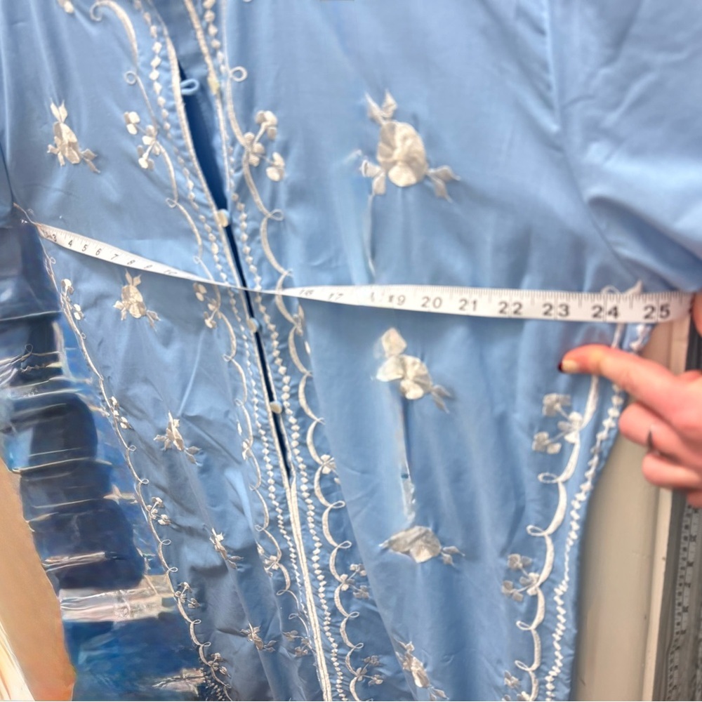 Vintage Caro of Honolulu Blue Embroidered Peignoir Robe •  Nylon • M/ - Picture 6 of 7